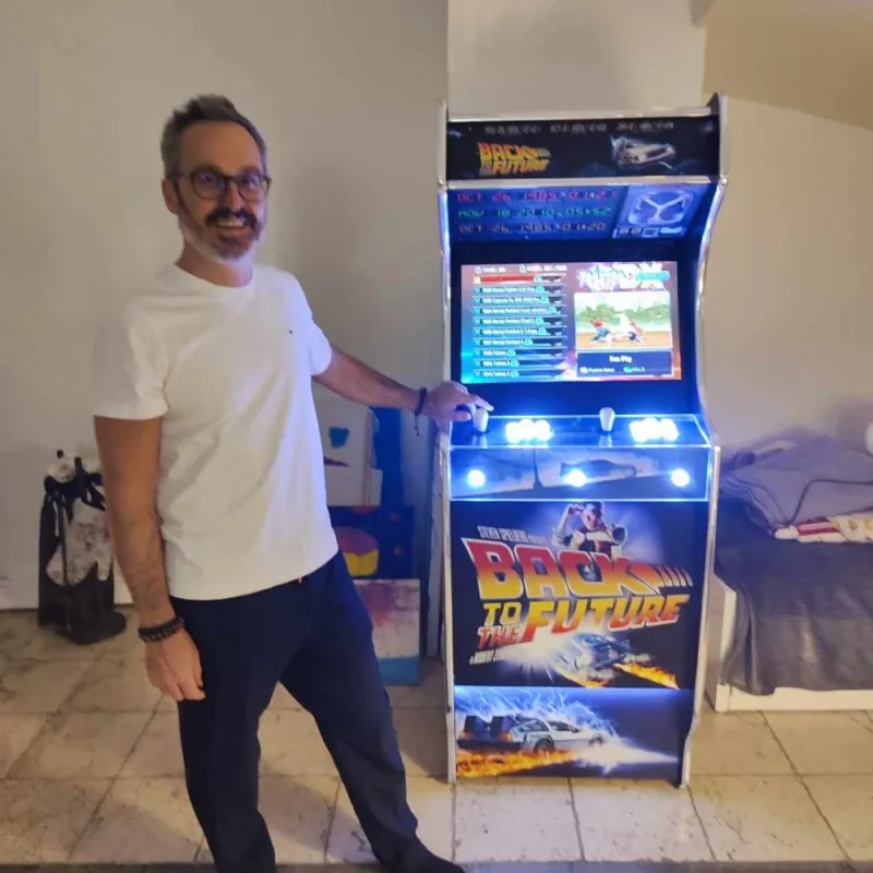 Livraison à Marseilles - Borne Retour vers le futur - borne to be arcade