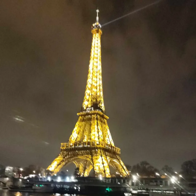 Livraison à Paris - Borne Mario